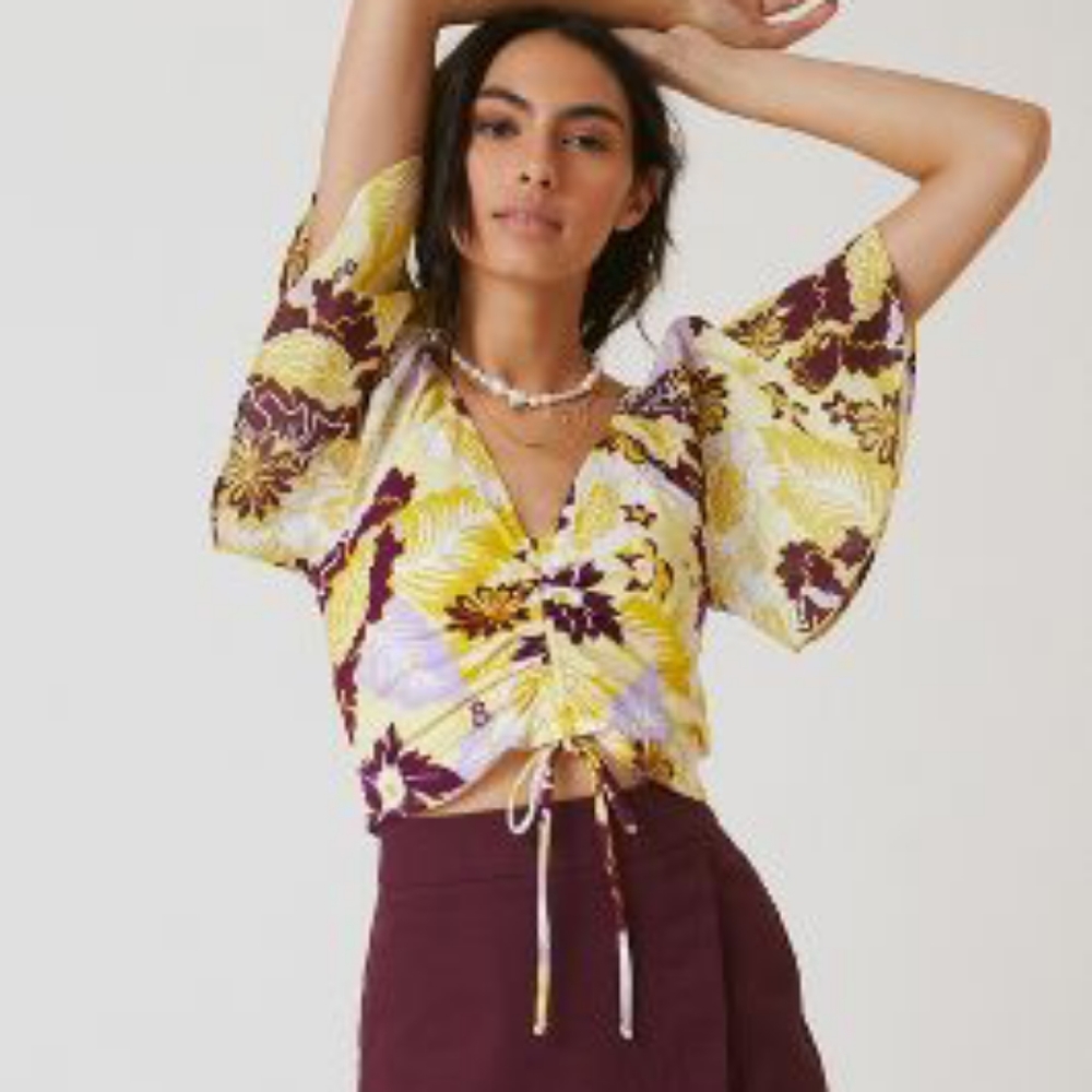 Maeve Cinched Flutter Sleeve Top Yellow Motif